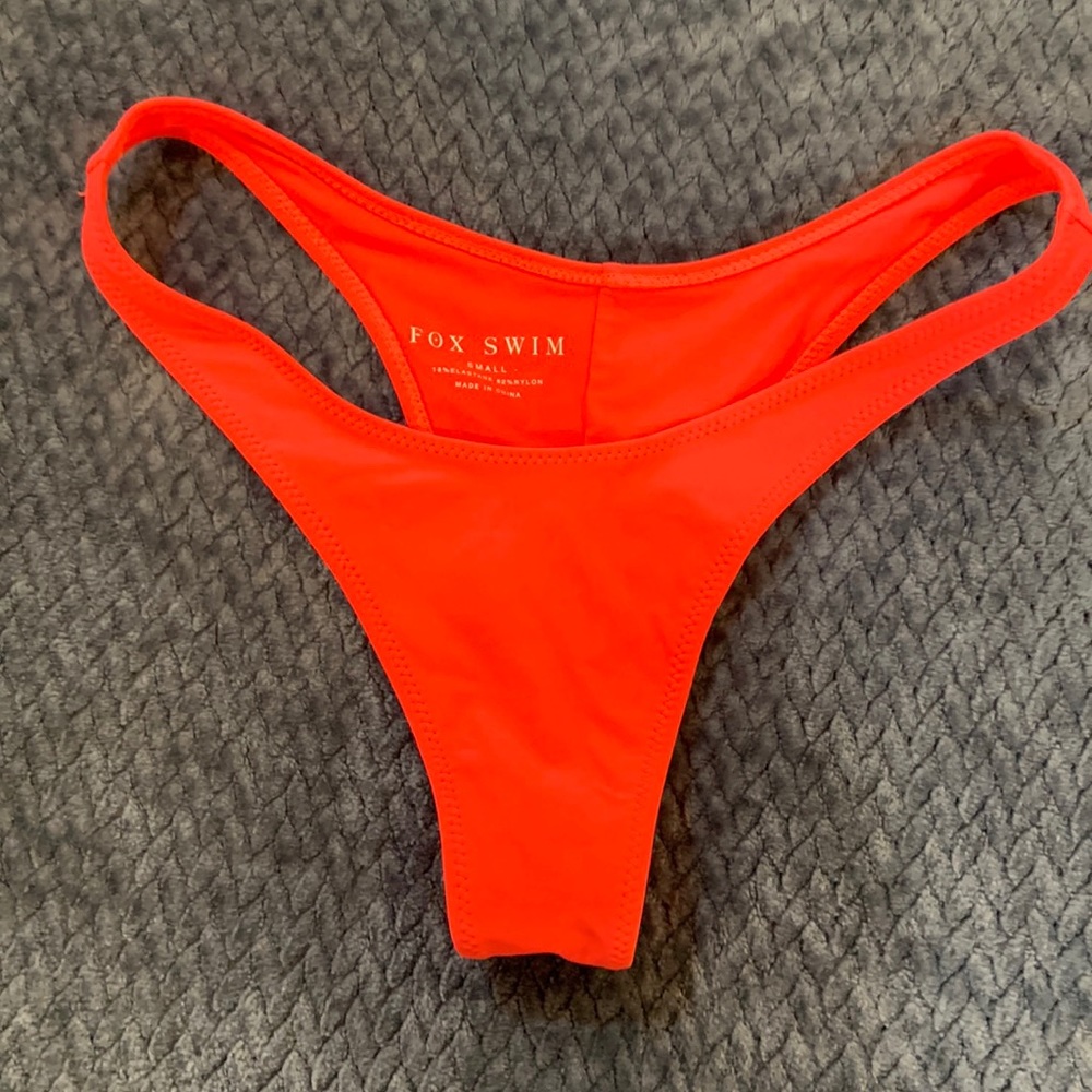 FOX
SWIM
SMALL
18% ELASTANE 82 % NYLON
MADE IN CHINA